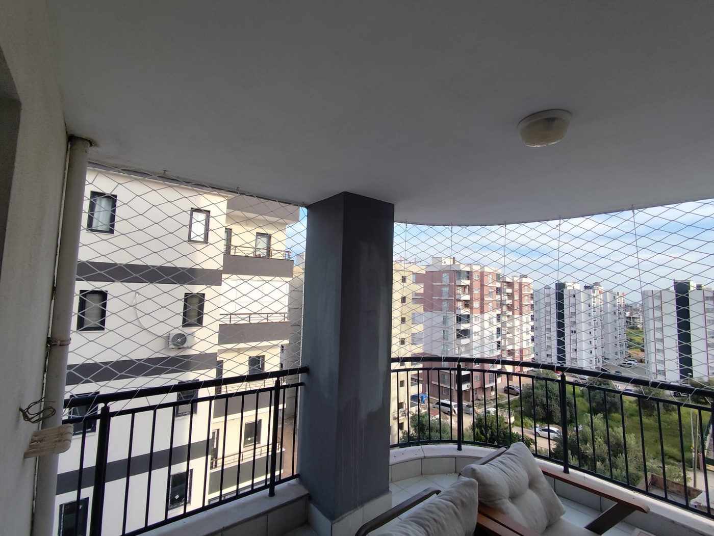 Çocuk güvenliği için balkon filesi